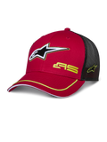 Alpinestars Exceed Trucker Hat, röd och svart baseballkeps med meshbaksida, 3D-stjärnlogotyp, gul AS-logotyp och gul accentkant på böjd skärm