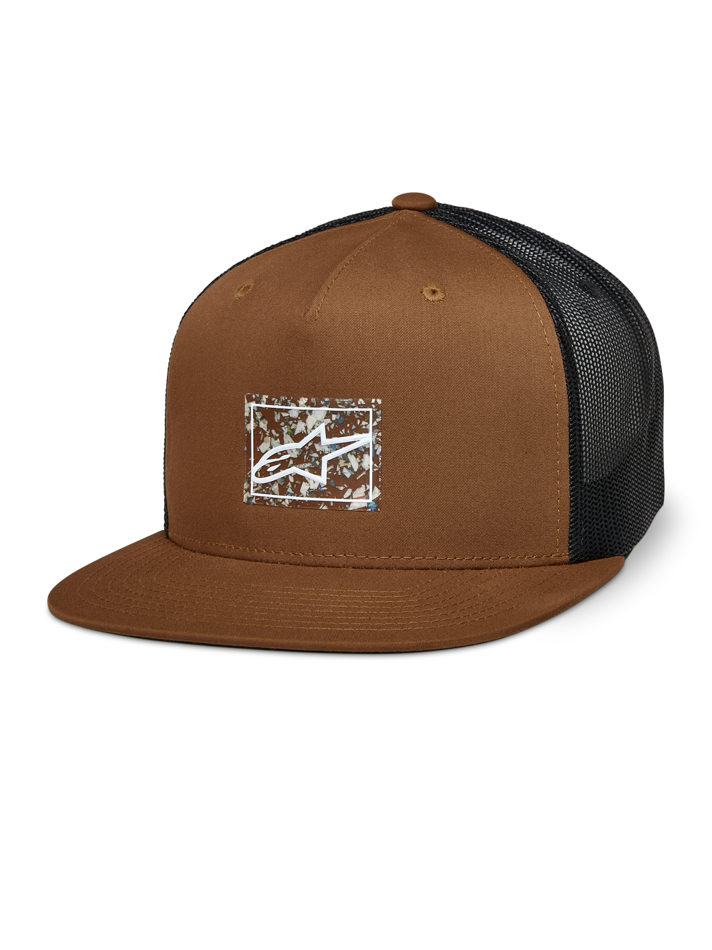 Alpinestars Mackinic Trucker-keps, brun med svart meshbaksida, strukturerad krona och platt skärm, vit A-star-logotyp på ett rektangulärt spräckligt märke, vardaglig motorsportinspirerad huvudbonad