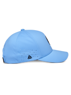 Alpinestars Apex Keps, blå, teknisk baseballkeps, sidoprofil med böjd skärm och strukturerad krona, laserskurna ventilationshål med en liten svart triangelformad logotyp, modernt fuktavledande material