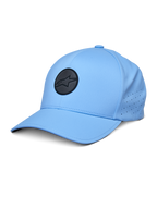 Alpinestars Apex Hat, blå baseballkeps med en svart cirkulär logotyp, perforerade sidopaneler för ventilation, böjd skärm, funktionella sportkläder