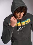 Alpinestars Ellipsoid Hoodie, gunmetal-grå, vardaglig huvtröja med cyan- till orangetonad färggradient på Astars-texten och vit logotyp, bärs av modell med huvan uppe, motorsport-inspirerad streetwear