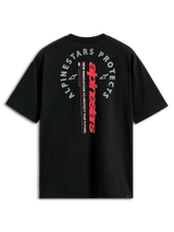 Alpinestars Overhang Oversized CSF Tee, kortärmad t-shirt, svart, vy bakifrån med rött vertikalt ordmärke och grå ”Alpinestars Protects”-grafik, casual motorsport-streetwear
