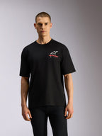 Alpinestars Overhang Oversized CSF Tee, kortärmad t-shirt, svart, med en vit Astars-logotyp och röd Alpinestars-ordmärkning på bröstet, casual motorsport-streetwear