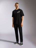 Alpinestars One Oversized CSF Tee, kortärmad t-shirt, svart, vit Astars-logotyp på bröstet, oversized passform, bärs av modell med svarta byxor och sneakers, avslappnad lifestyle-streetwear