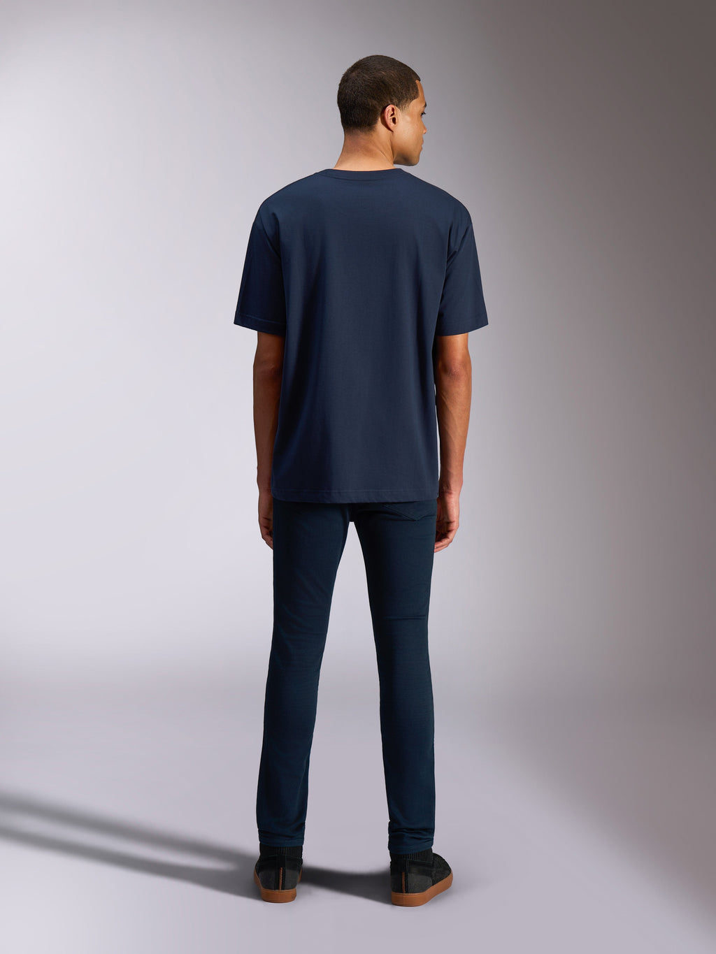 Alpinestars Alter Oversized CSF Tee, kortärmad t-shirt, marinblå, vy bakifrån som visar den avslappnade oversized-passformen, avslappnad lifestyle-streetwear