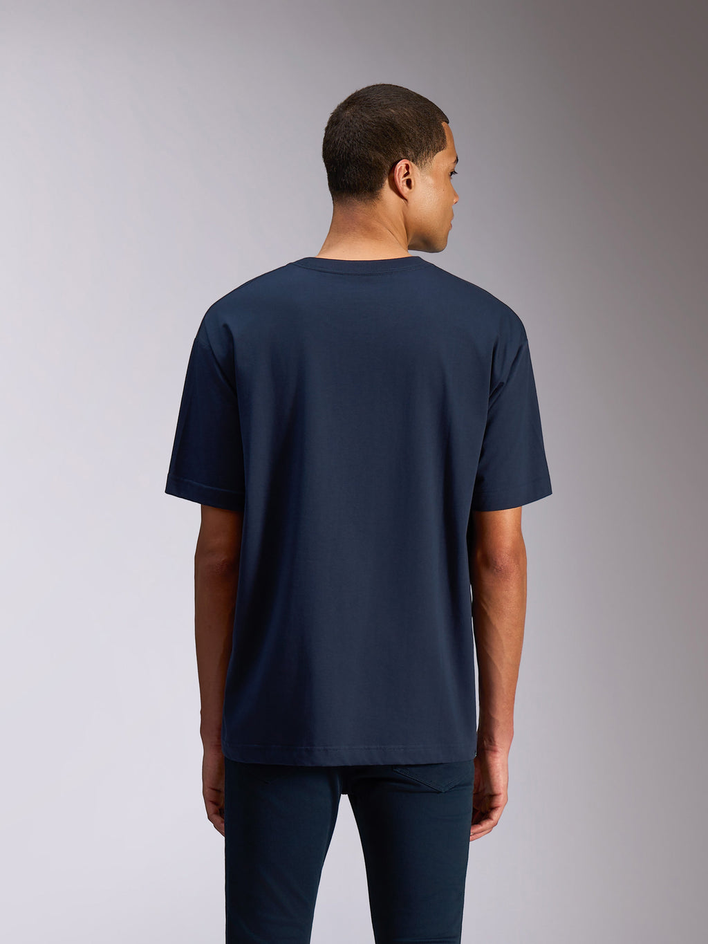 Alpinestars Alter Oversized CSF Tee, kortärmad t-shirt, marinblå, vy bakifrån som visar den avslappnade oversized-passformen och enkla designen, vardaglig streetwear