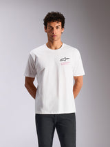 Alpinestars Pop Helmet CSF Tee, kortärmad t-shirt, vit, svart Astars-logotyp med rosa Alpinestars Protects-text, avslappnad motorsportinspirerad streetwear