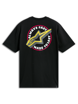 Alpinestars Aorbit CSF Tee, kortärmad t-shirt, svart, stor cirkulär grafik på ryggen med texten "Always Fast Made to Last" och gul A-star-logotyp, avslappnad motorsport-streetwear