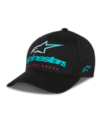 Alpinestars Instinct keps, svart baseballkeps med böjd skärm, turkos Alpinestars-logotyp och randig stjärna framtill, röd 'Racing Ahead'-text, turkos broderad logotyp på sidan, avslappnad motorsportdesign