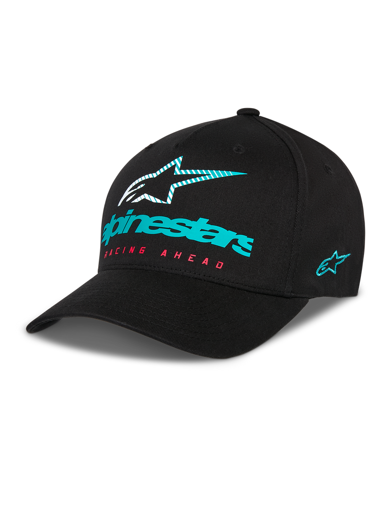 Alpinestars Instinct keps, svart baseballkeps med böjd skärm, turkos Alpinestars-logotyp och randig stjärna framtill, röd 'Racing Ahead'-text, turkos broderad logotyp på sidan, avslappnad motorsportdesign