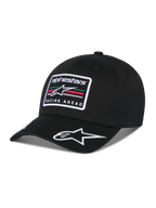 Alpinestars Surpass keps, svart baseballkeps med böjd skärm, broderat rektangulärt märke fram med Astars-logotypen och texten 'Racing Ahead', vit broderad logotyp på skärmen, strukturerad krona och twilltyg för avslappnad motorsportinspirerad streetwear.