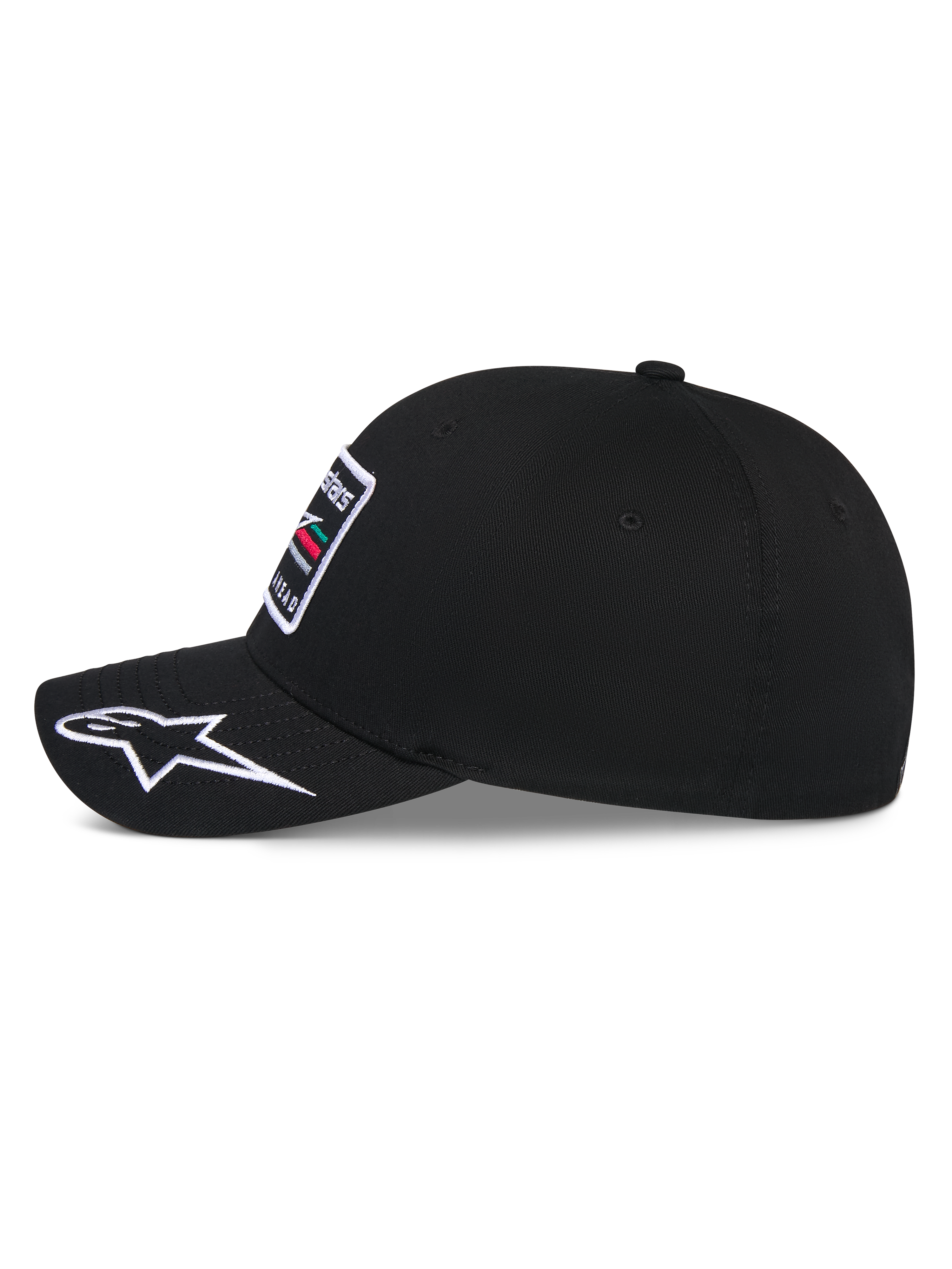 Alpinestars Surpass keps, baseballkeps, svart, profilvy från sidan som visar böjd skärm med vit broderad Astars-logotyp, strukturerad krona med broderad patch på framsidan, avslappnad motorsportinspirerad huvudbonad