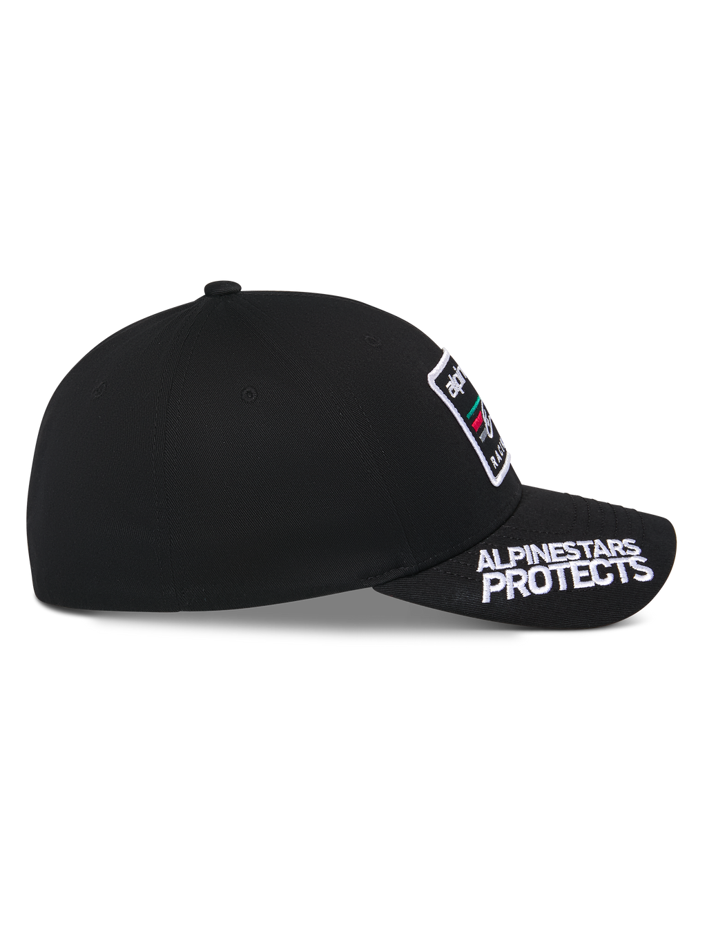 Alpinestars Surpass keps, svart, sidoprofil, böjd skärm med vit 'ALPINESTARS PROTECTS'-brodyr, strukturerad krona med logotypmärke på framsidan, avslappnad motorsportinspirerad huvudbonad