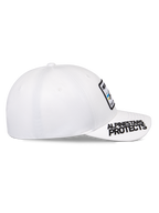 Alpinestars Surpass keps, vit, böjd skärm med svart 'ALPINESTARS PROTECTS' brodyr, strukturerad krona med logotyp-patch på framsidan, casual sportswear baseballkeps