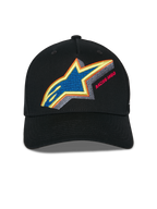 Alpinestars Lucid Snapback keps, svart, vy framifrån som visar en livfull flerfärgad Astars-logobrodyr med texten "Racing Ahead", böjd skärm och strukturerad krona, casual sportswear-keps