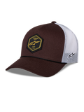 Alpinestars Hexeon Trucker Hat, brun och vit keps med böjd skärm, strukturerad mörkbrun framsida och vit meshbaksida, svart hexagonformat märke fram med gul logotyp, broderad logotyp på sidan och klassisk trucker-stil.