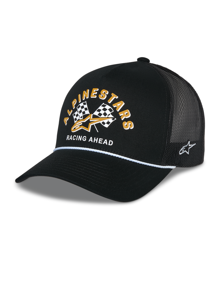 Alpinestars Finisher Trucker keps, svart truckerkeps med ventilerande meshbaksida, böjd skärm med vit repdetalj, grafik på framsidan med gul Alpinestars-text och rutiga flaggor, broderad stjärnlogotyp på sidan, avslappnad motorsport-inspirerad huvudbonad