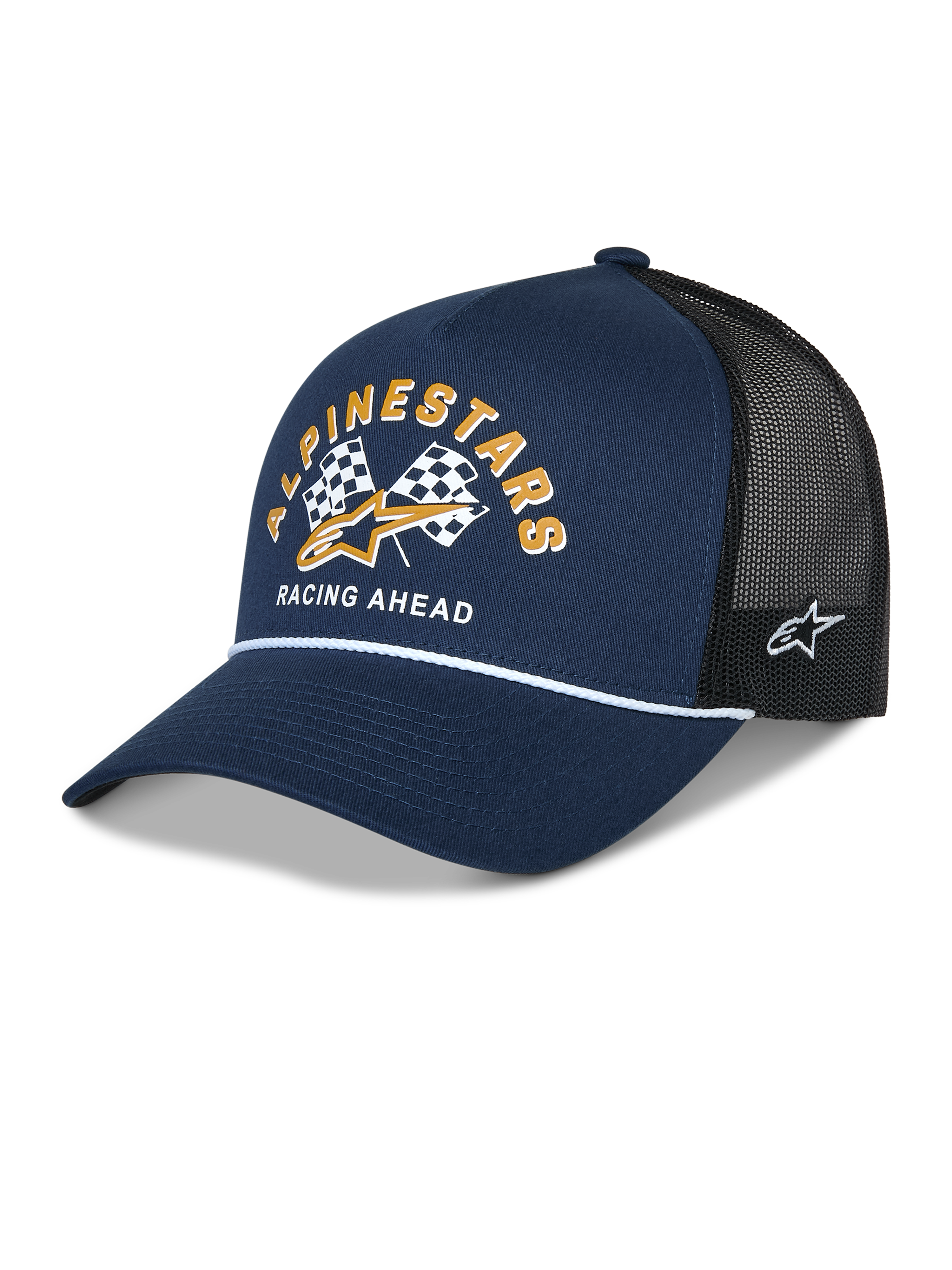 Alpinestars Finisher Trucker-keps, marinblå och svart, böjd skärm med vit repdetalj, grafik på framsidan med rutiga flaggor, guldlogotyp och texten "Racing Ahead", broderad Astars-logotyp på sidan, avslappnad motorsport-keps.