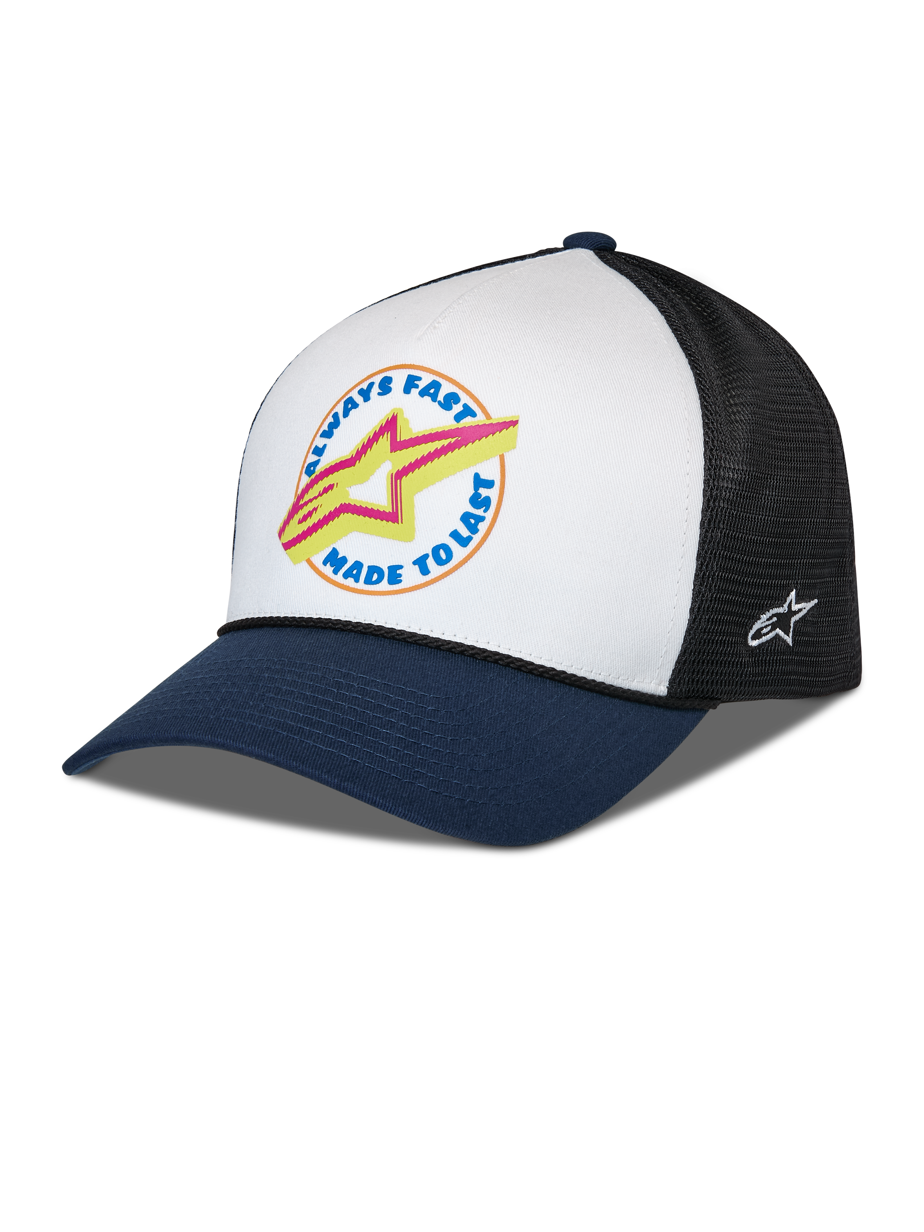 Alpinestars Aorbit Trucker-keps, vit, marinblå och svart, böjd marinblå skärm med vit frontpanel och svart nätbaksida, frontgrafik med Always Fast Made to Last-text och gul Astars-logotyp, broderad logotyp på sidan, avslappnad motorsportinspirerad huvudbonad