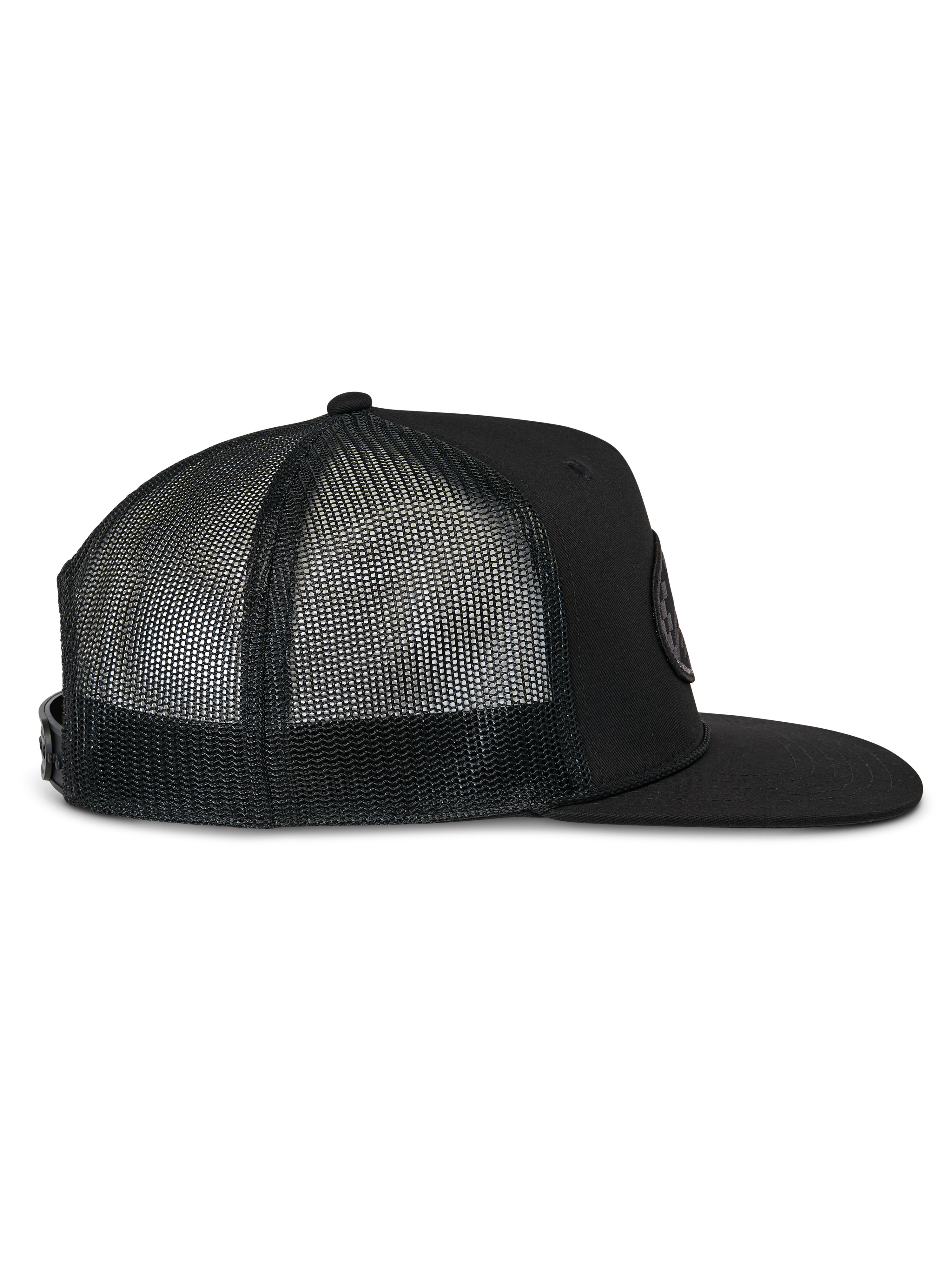 Alpinestars Contender Trucker-keps, svart truckerkeps, profilvy från sidan, med platt skärm och ventilerande meshpaneler baktill, snapback-stängning, avslappnad motorsportstil