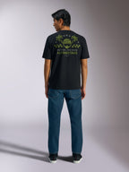 Alpinestars Order CSF Tee, kortärmad t-shirt, svart, baksida med olivgrön grafik föreställande hjälm och palmträd med texten 'One Goal One Vision', casual motorsport-streetwear