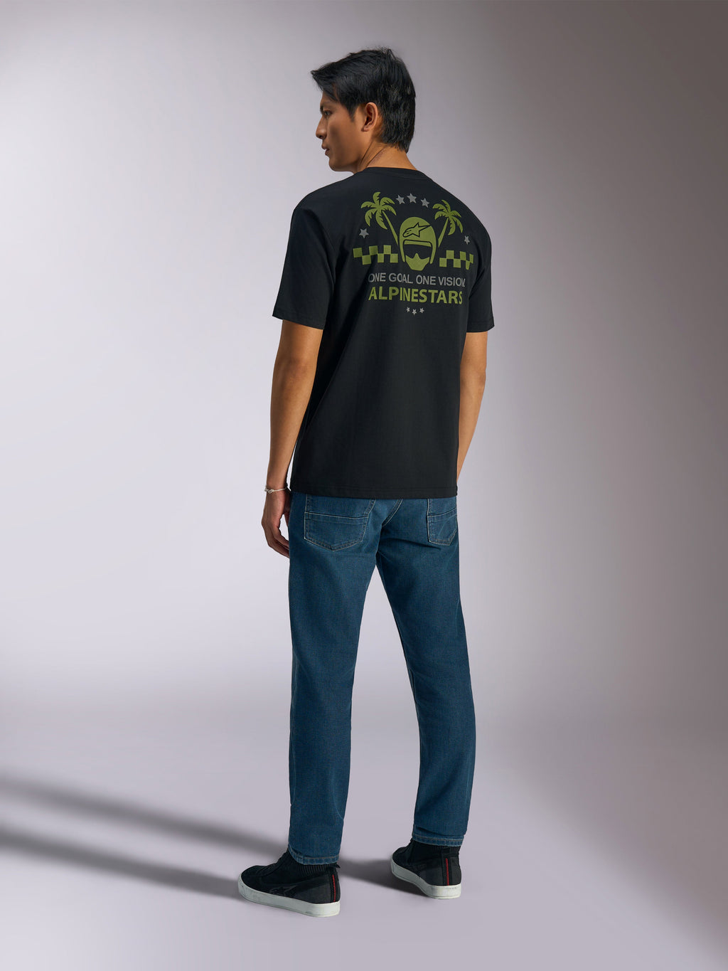 Alpinestars Order CSF Tee, kortärmad t-shirt, svart, ryggvy med grön grafik med hjälm och palmträd, texten 'One Goal. One Vision.', avslappnad motorsport-streetwear