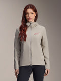 Alpinestars Stella A-Dura Thermal Jacket för dam, titaniumgrå, design med huva och dragkedja, röd stjärnlogotyp på bröstet, kombinerad med svarta byxor, lifestyle studio-porträtt