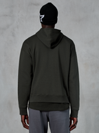 Alpinestars Essentials Ageless Hoodie, baksida, Off Black, casual streetwear, modell bär svart mössa med vit stjärnlogotyp och grå byxor, premiumfleece med stentvättad finish
