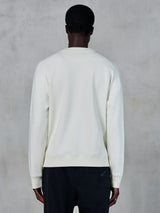 Alpinestars Essentials Ageless Crew, Off White crewneck-sweatshirt, vy bakifrån, avslappnade sportkläder, med ribbade muddar och nederkant, ren design med avslappnad passform, förstklassigt mjukt fleecematerial