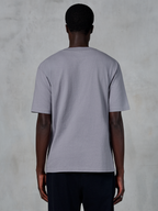 Alpinestars Essentials Ageless SS Tee, kortärmad t-shirt, silver, vy bakifrån på modell, avslappnad modern passform, ekologisk bomull, casual streetwear