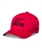Alpinestars Ride Sonic Hat, röd basebollkeps, svart 3D-broderad 'RIDE'-text och Alpinestars-logotyp, böjd skärm, strukturerad krona, casual motorsport-streetwear