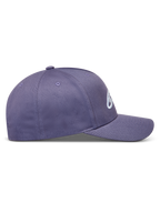 Alpinestars Ageless Snapback keps, lila med böjd skärm, strukturerad krona i twill och broderad logotyp, sidoprofil
