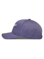 Alpinestars Ageless Snapback keps, lila motorsportkeps med böjd skärm, vit broderad logotyp, slitstarkt twilltyg, sidoprofil