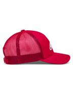 Alpinestars Ageless Snapback keps, röd sportkeps med ventilerande meshbaksida, böjd skärm och vit 3D-logotyp i profilvy.
