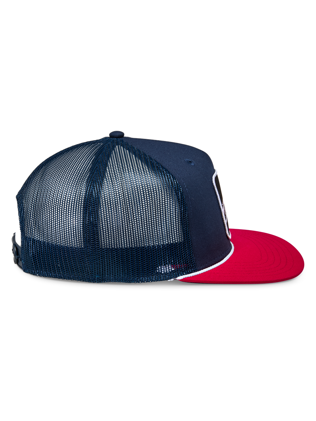 Alpinestars Control Trucker-keps, marinblå och röd, sidoprofil som visar framsida i marinblå twill och bakpaneler i mesh, platt röd skärm med vit flätad snördetalj, vardaglig motorsportinspirerad huvudbonad