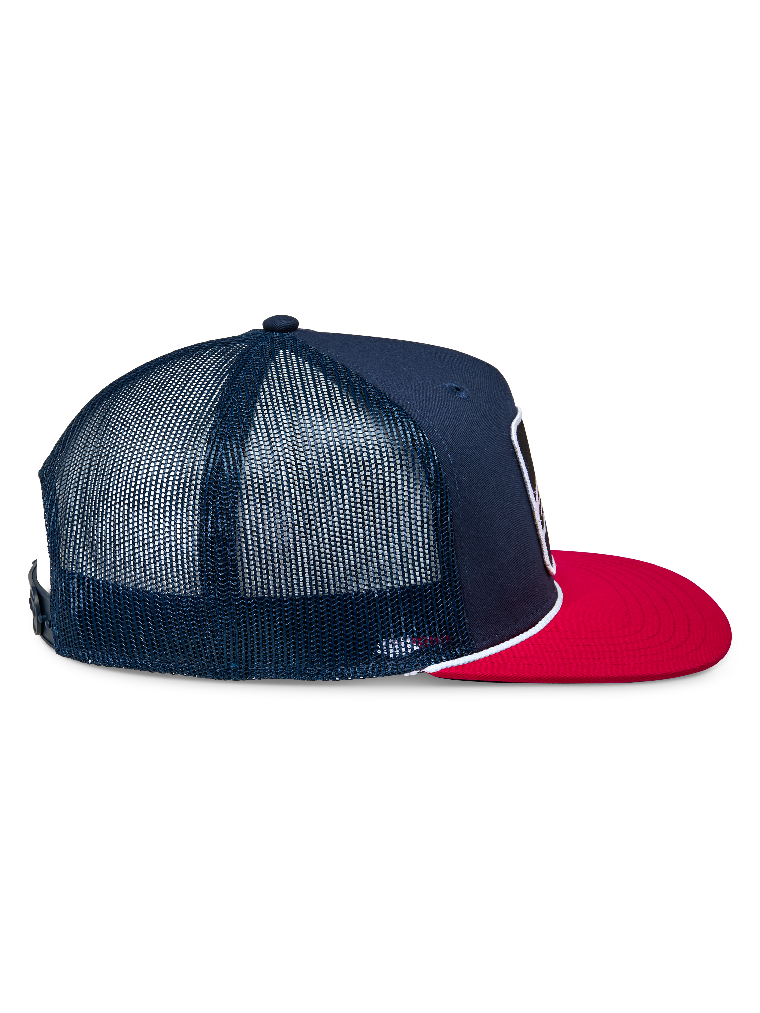 Alpinestars Control Trucker-keps, marinblå och röd, sidoprofil som visar framsida i marinblå twill och bakpaneler i mesh, platt röd skärm med vit flätad snördetalj, vardaglig motorsportinspirerad huvudbonad
