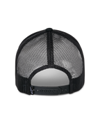 Alpinestars Reflect Ageless Trucker Hat, svart, vy bakifrån som visar ventilerande meshpaneler i polyester och justerbar snapback-knäppning, har en liten vävd märkesetikett, avslappnad motorsportinspirerad huvudbonad.