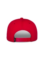 Alpinestars Thickness Snapback-keps, röd, vy bakifrån som visar justerbart snapback-spänne, strukturerad krona, rött twilltyg, liten svart märkesetikett