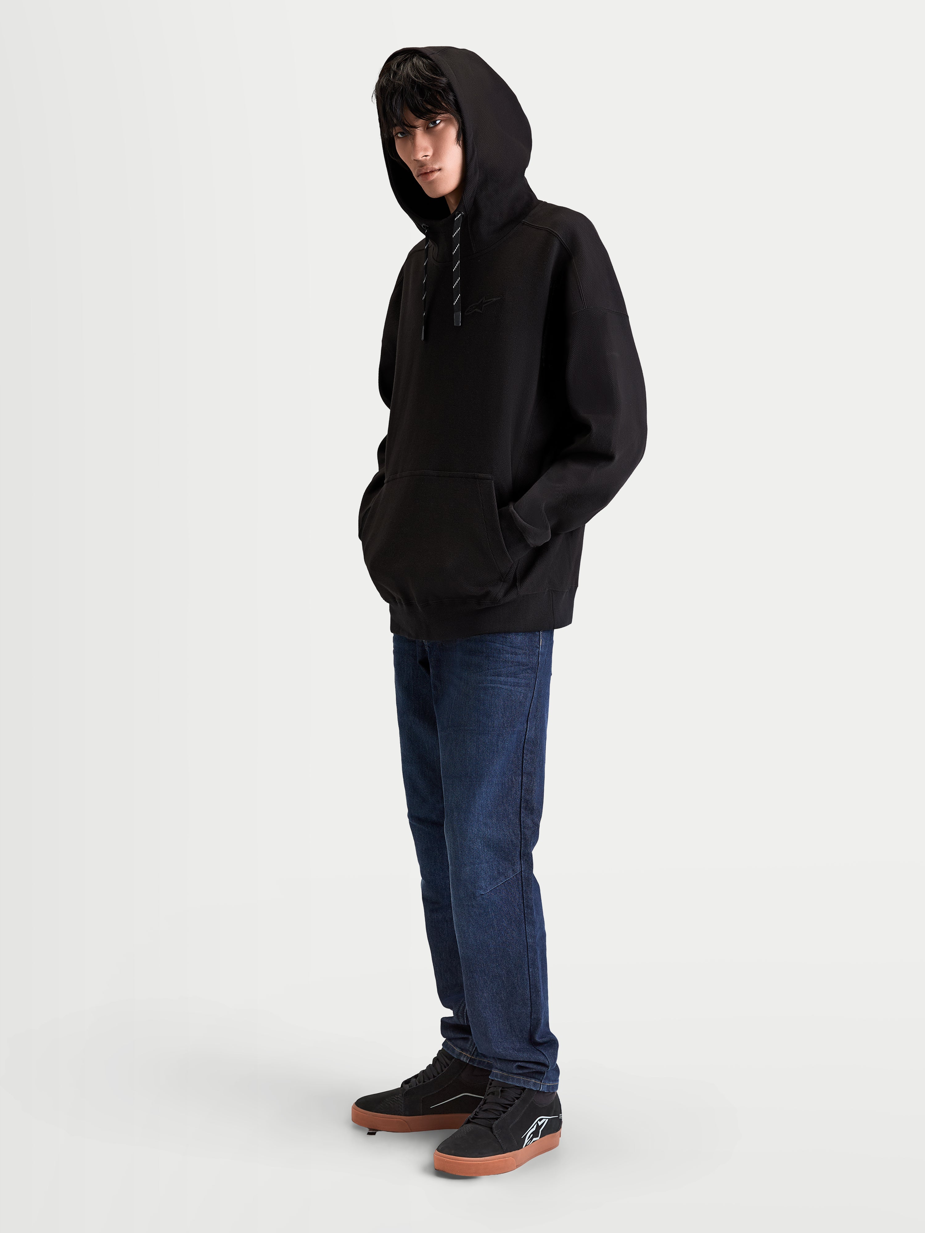 Alpinestars Camino Textured Oversized huvtröja, motorsportinspirerad huvtröja för herr, svart, texturerad stickad twillfleece med hög krage och känguruficka, avslappnad oversized passform