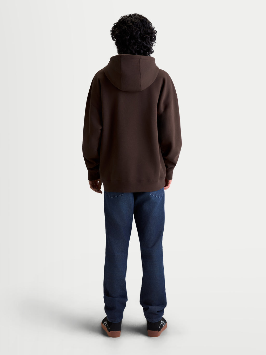 Alpinestars Prelude Oversized huvtröja, brun sportswear-fleece, baksida på modell, med en avslappnad silhuett, oversized passform, huva och ribbad fåll för vardagskomfort