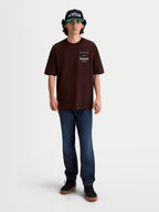 Alpinestars Post Oversized CSF t-shirt, kortärmad t-shirt för herrar, brun med vit Astars-logotyp på bröstet, avslappnad oversized passform, mjuk bomull-polyesterblandning, modellvy framifrån.
