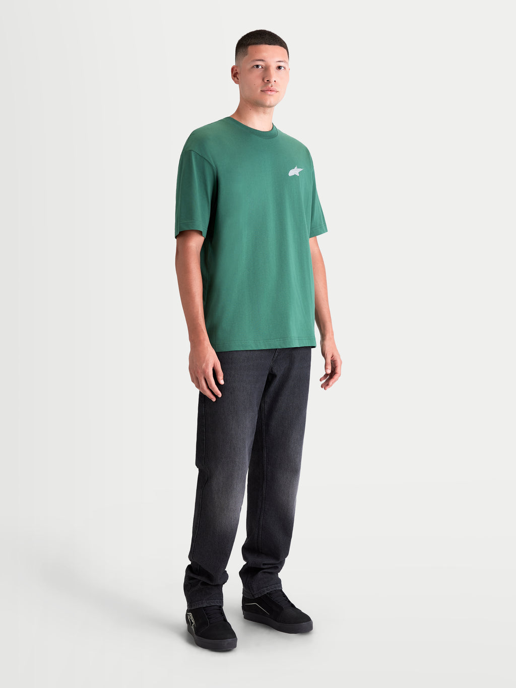 Alpinestars Checkback Oversized CSF t-shirt, grön kortärmad sport-t-shirt, unisex, liten vit Astars-logotyp på bröstet, avslappnad oversized passform, framifrån på modell