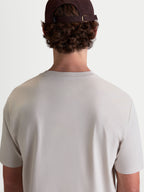 Alpinestars Elliptogrit CSF t-shirt, kortärmad sportswear-t-shirt, cementgrå, ryggvy av modell som bär en premium bomulls- och polyesterblandning för vardagsbruk och casual lifestyle.