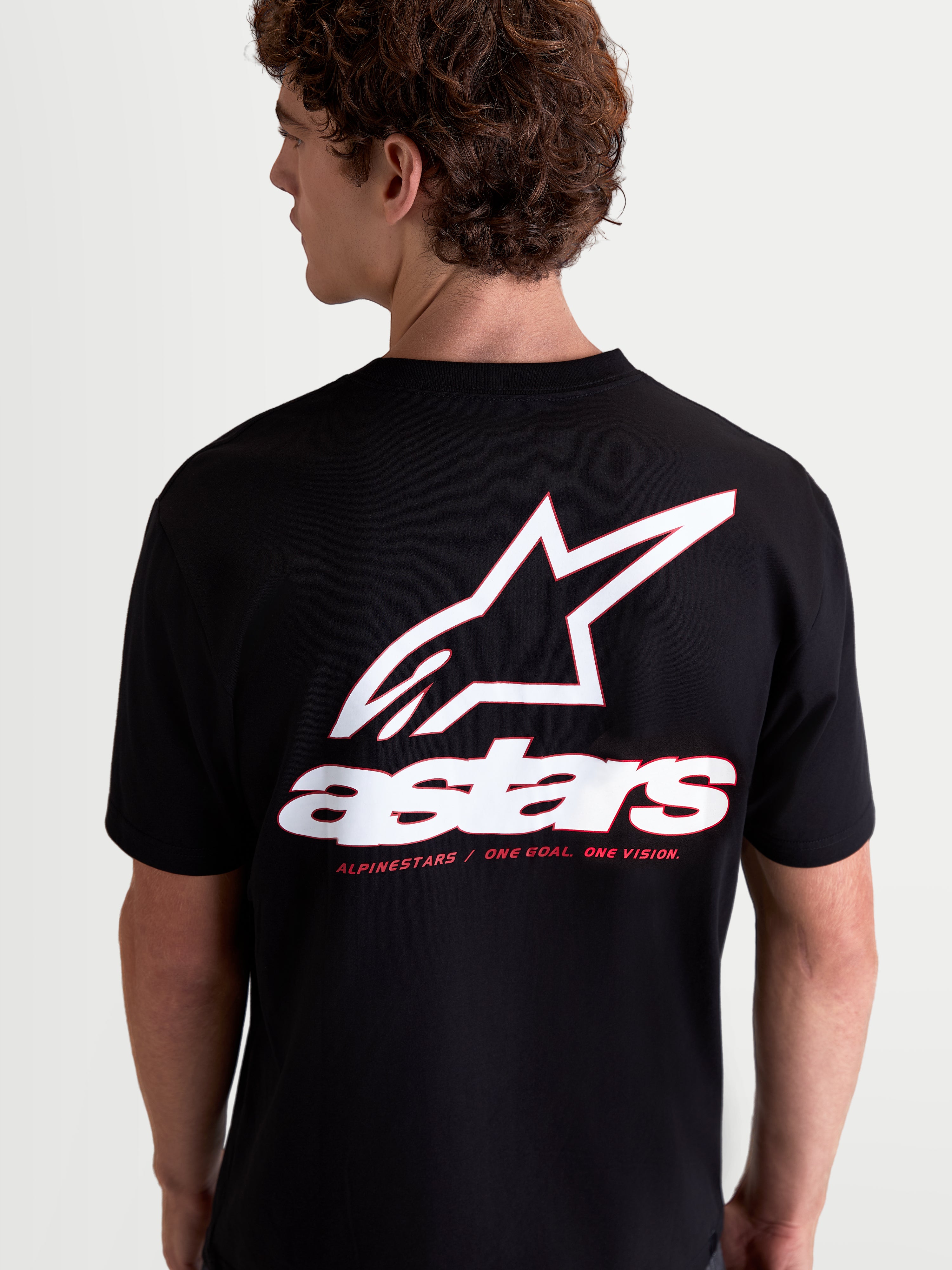 Alpinestars Lineout CSF t-shirt, svart kortärmad sportswear-t-shirt för herrar, stor vit och röd Astars-logotyp och tagline-grafik på ryggen, mjuk bomulls- och polyesterblandning.