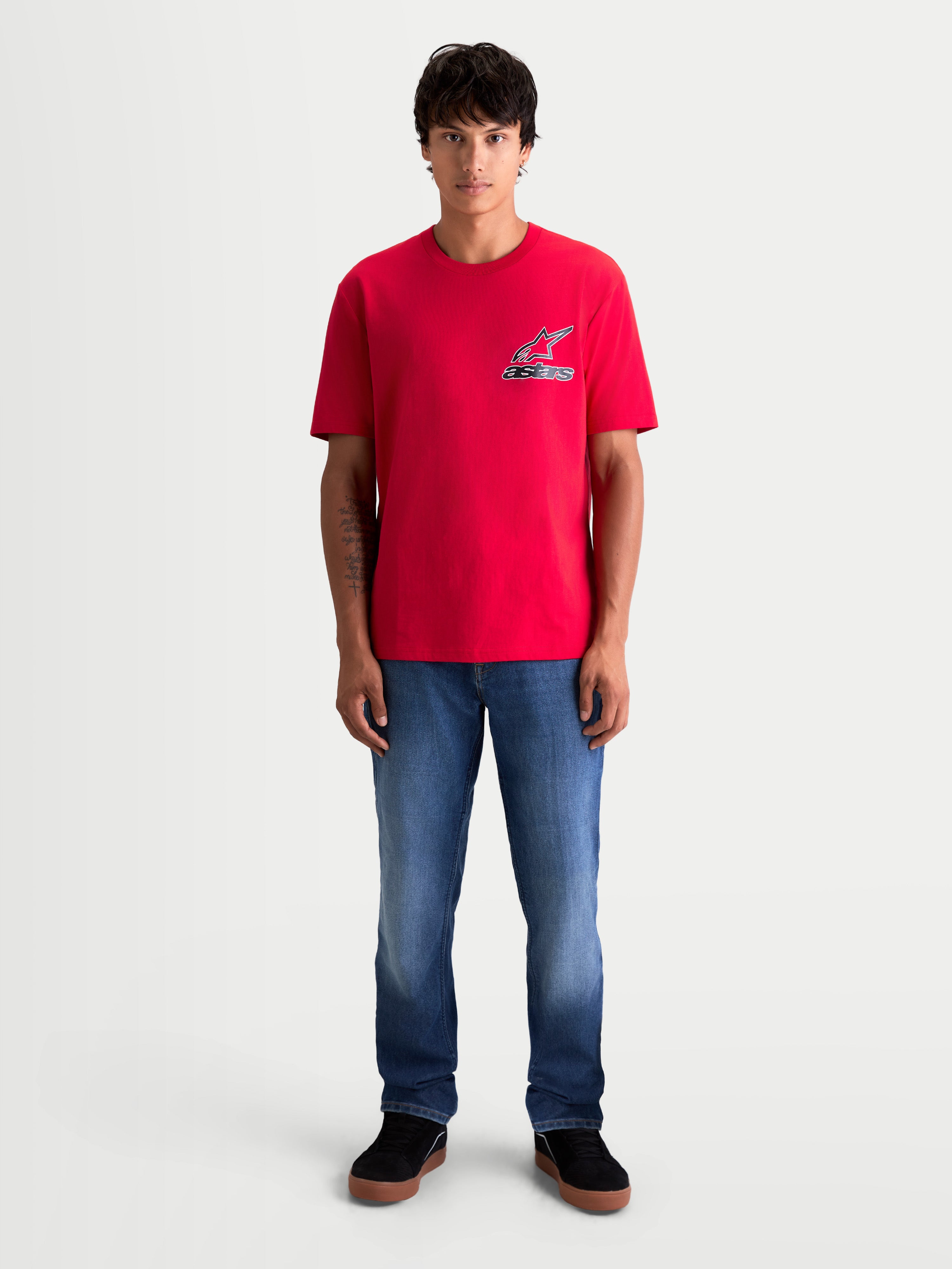 Alpinestars Lineout CSF t-shirt, röd kortärmad herr-t-shirt med Astars-logotyp på bröstet, tillverkad i mjuk bomullsblandning för avslappnad sportswear-stil.