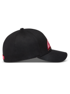 Alpinestars Lineout hatt, svart keps i twilltyg med böjd skärm, röd och vit broderad logotyp på en strukturerad krona, klassisk motorsportstil