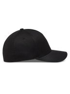 Alpinestars Maze Hatt, svart baseballkeps med böjd skärm, strukturerad krona och flexibelt bakstycke i twilltyg.