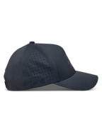 Alpinestars Algo Perf Adjustable keps, mörkgrå sportkeps i tekniskt material med sidoperforeringar och böjd skärm.