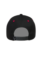 Alpinestars Retro Snapback hatt, svart och röd sportkeps bakifrån med justerbart spänne och röda öljetter.
