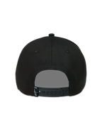 Alpinestars Acme Snapback hatt, svart keps sedd bakifrån med justerbart snapback-spänne och liten logotyp.